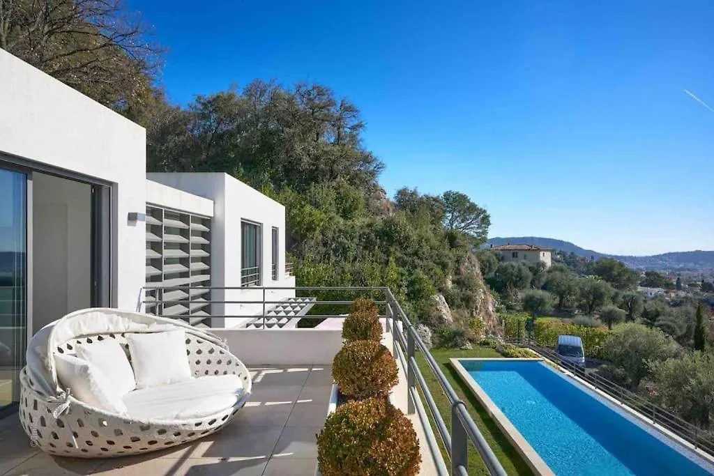 Splendid Villa With Overflowing Swimming Pool Nice